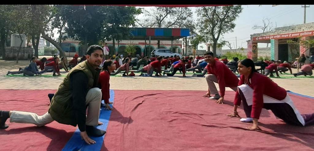 फतेहाबाद में हजारों विद्यार्थियों ने लिया योग युक्त नशा मुक्त भारत का संकल्प